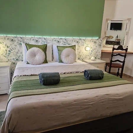 - & Rooms, Rooftop River View, Bbq & Ac Guest house