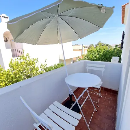 - & Rooms, Rooftop River View, Bbq & Ac Guest house