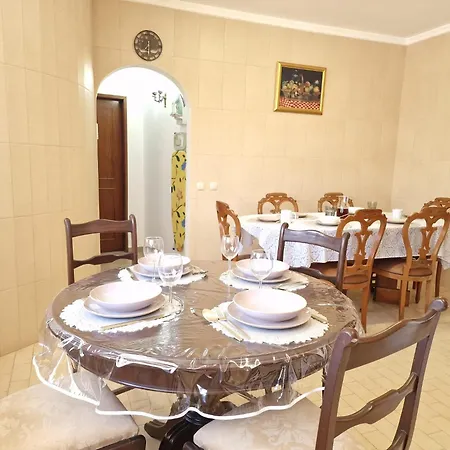 - & Rooms, Rooftop River View, Bbq & Ac Guest house