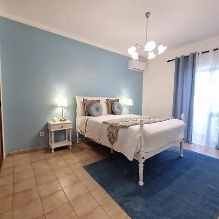 - & Rooms, Rooftop River View, Bbq & Ac Guest house