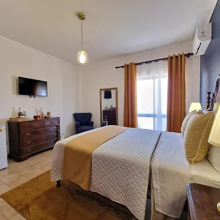 - & Rooms, Rooftop River View, Bbq & Ac Guest house